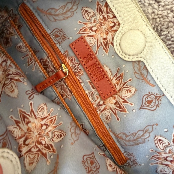 HOBO pier slouchy pebbled leather Off-White Shoulder Bag with Gold Hardware - Picture 14 of 14